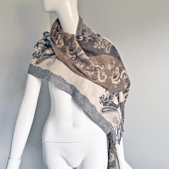 Lord & Taylor Pashmina Scarf, - Picture 3 of 8